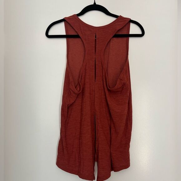 Old Navy Women's Activewear Rust Tank Top - Picture 3 of 3